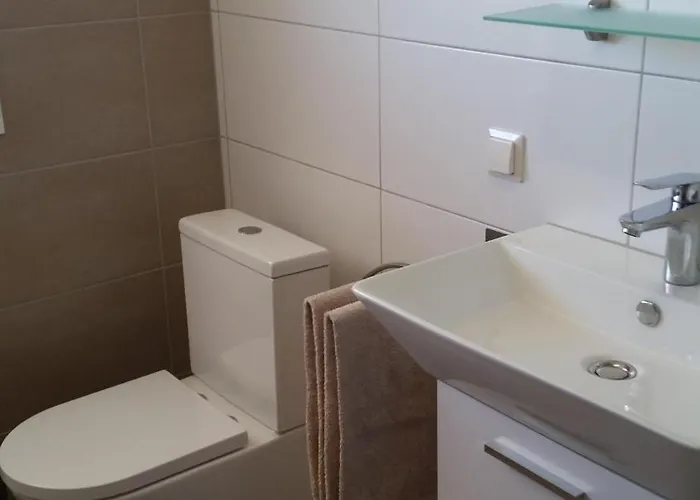 Eifelhoehe Mit Maarpanorama Schalkenmehren