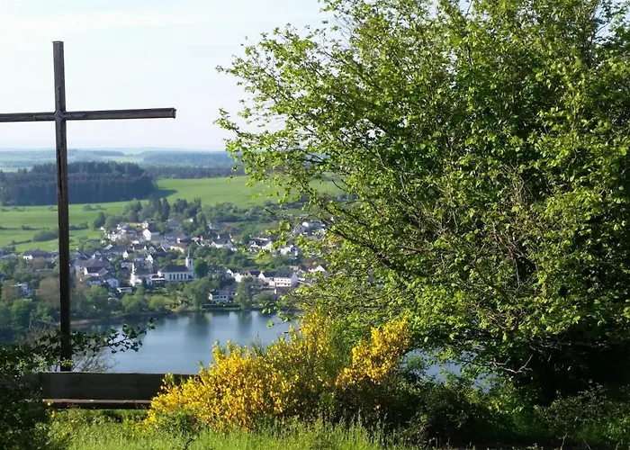 Eifelhoehe Mit Maarpanorama